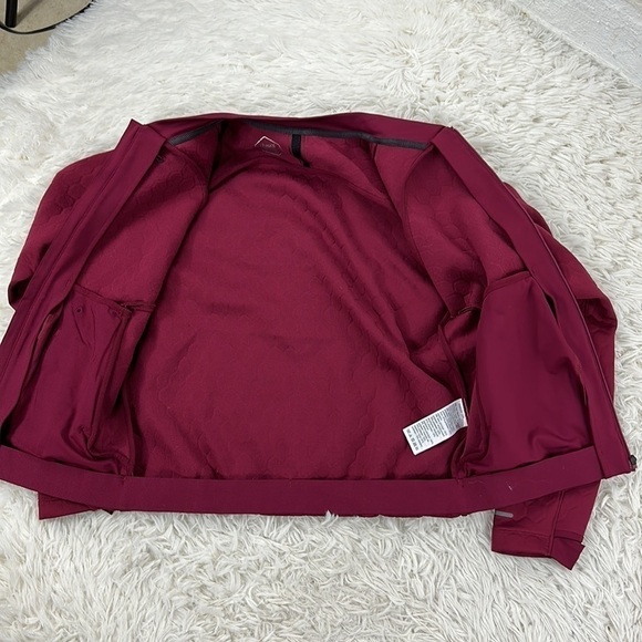 ASICS NEW Urban Racer Jacket Cordovan Berry - Picture 8 of 9